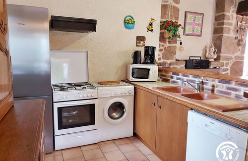 Saint-Mars-sur-Colmont Cottage | Inviting Gite Saint-Mars-sur-Colmont with Spa & Breakfast