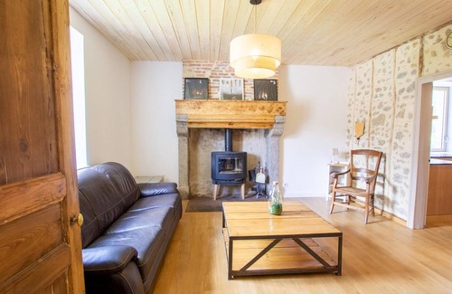 Saint-Estephe Cottage | Spacious Gite Saint-Estèphe: Perfect for Family Getaways