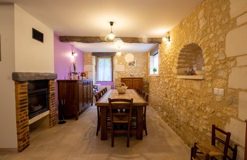 Saint-Laurent-des-Batons Cottage | Pet-Friendly Gite Saint-Amand-de-Vergt for 9 Guests
