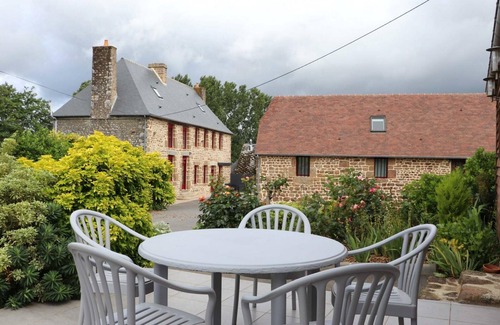 Saint-Mars-d'Egrenne Cottage | Inviting Gite Saint-Mars-d'Égrenne with Spa and Breakfast