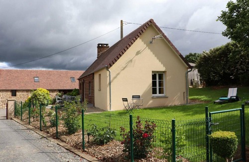 Saint-Mars-d'Egrenne Cottage | Inviting Gite Saint-Mars-d'Égrenne with Spa and Breakfast