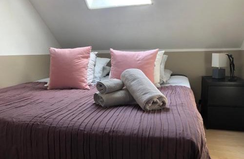 Comines-Warneton House | Cozy Gite Saint Georges: Highly Rated with Breakfast Included