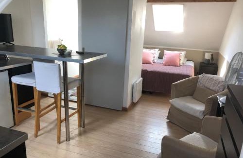 Comines-Warneton House | Cozy Gite Saint Georges: Highly Rated with Breakfast Included