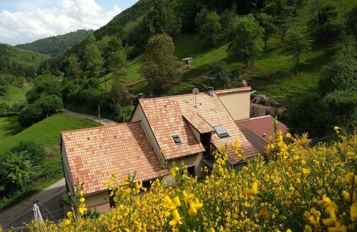 Rombach-le-Franc Apartment | Gite Saint Ludan: Pet-Friendly Retreat with Spa & Breakfast