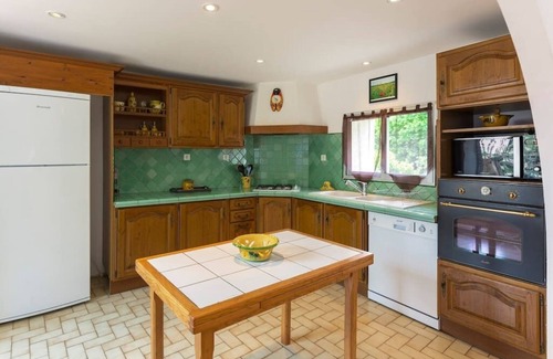 Taulignan House | Cozy Gîte Saint Martin: Pet-Friendly Stay with Pool Access