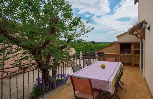 Taulignan House | Cozy Gîte Saint Martin: Pet-Friendly Stay with Pool Access