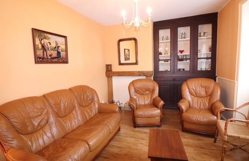 Sainte-Eulalie Cottage | Gite Sainte-Eulalie: Family-Friendly Retreat with 5 Bedrooms