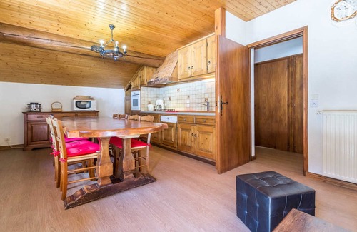 Hauteluce House | Cozy Gite Near Hauteluce-Val Joly with Great Amenities