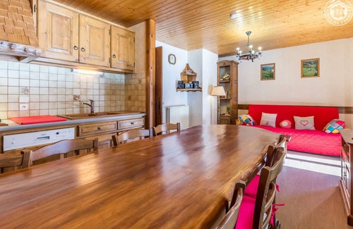 Hauteluce House | Cozy Gite Near Hauteluce-Val Joly with Great Amenities