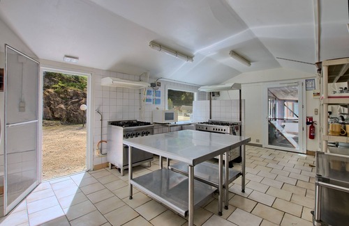 Bagneres-de-Luchon House | Gite Skioura: Group Retreat with Spa and Pet-Friendly Options