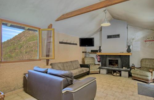 Bagneres-de-Luchon House | Cozy Gite Skioura: Perfect for Groups and Families