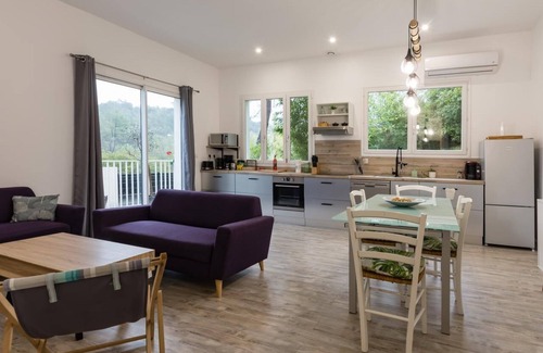 Salavas House | Relaxing Gite with Private Spa and Family-Friendly Amenities