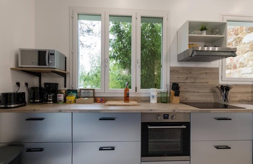 Salavas House | Relaxing Gite with Private Spa and Family-Friendly Amenities