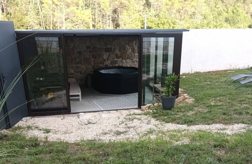 Salavas House | Relaxing Gite with Private Spa and Family-Friendly Amenities