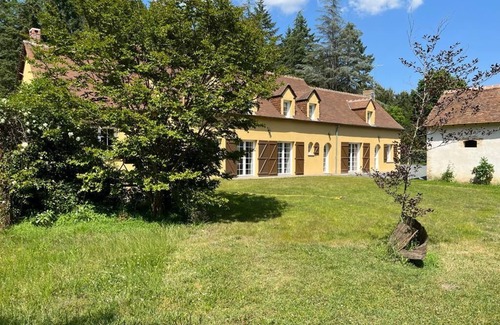 Parigne-lʼEveque House | Peaceful Gite Near Le Mans with Family-Friendly Amenities