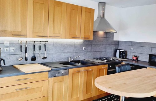 Steenwerck Cottage | Gite Steenwerck: Perfect Retreat with Spa & Family Amenities