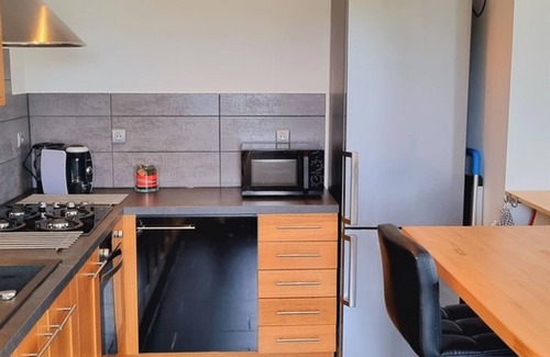 Steenwerck Cottage | Gite Steenwerck: Perfect Retreat with Spa & Family Amenities