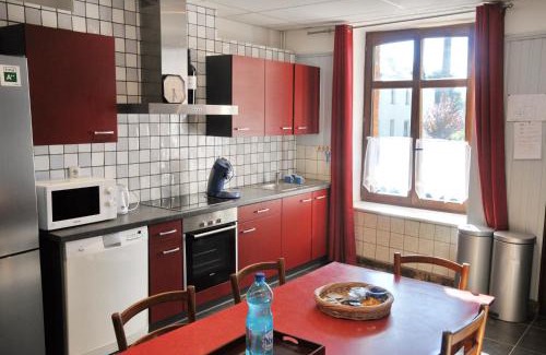 Bourcy House | Pet-Friendly Gite Stone Lodge with Family Amenities