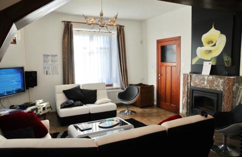 Bourcy House | Pet-Friendly Gite Stone Lodge with Family Amenities