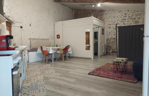 Tuchan Apartment | Charming Ancienne Grange Rénovée - Family & Pet Friendly Stay