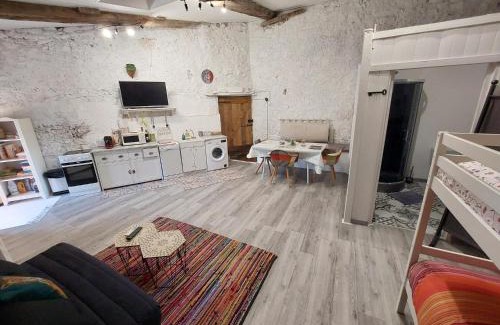 Tuchan Apartment | Charming Ancienne Grange Rénovée - Family & Pet Friendly Stay