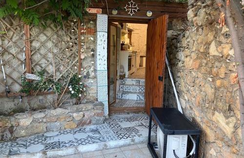 Tuchan Apartment | Charming Ancienne Grange Rénovée - Family & Pet Friendly Stay