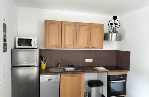 Ailhon Apartment | Beautiful Gite Sunflowers: Family-Friendly with Breakfast