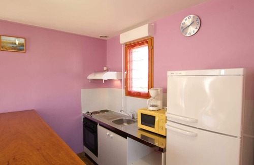 Surtainville Cottage | Ideal Getaway at Gite Surtainville: 2 Bedrooms for Families