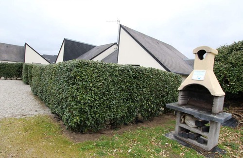 Surtainville Cottage | Ideal Getaway at Gite Surtainville: 2 Bedrooms for Families