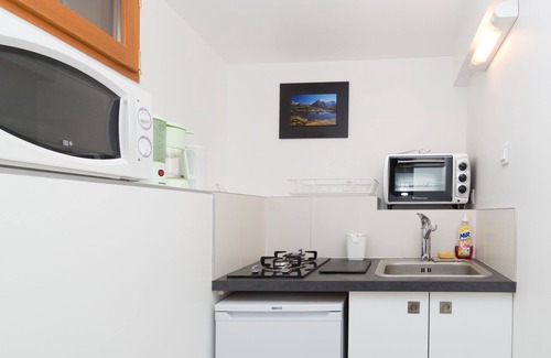 Brie-et-Angonnes Cottage | Charming Countryside Bed and Breakfast with Lake Views