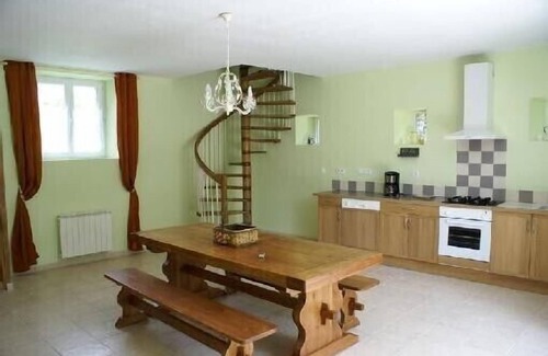 La Vacquerie Cottage | Enchanting Gite: Restored Wine Press with Spa & Kitchen