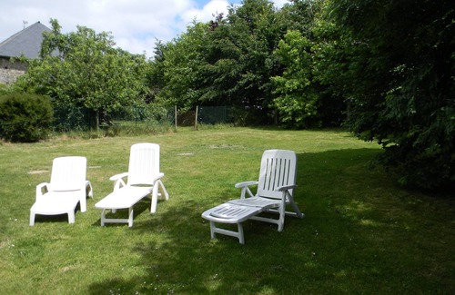 La Vacquerie Cottage | Enchanting Gite: Restored Wine Press with Spa & Kitchen
