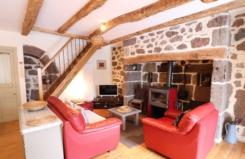 Thiezac Cottage | Family-Friendly Gite Thiézac: 3 Bedrooms for Your Stay