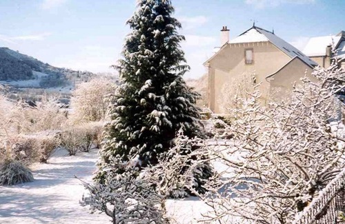 Thiezac Cottage | Spacious Gite Thiézac: Family-Friendly Getaway with Spa