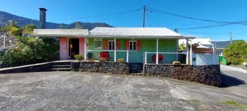 Cilaos House | Discover Gite Ti Case Lontan: Family-Friendly Retreat