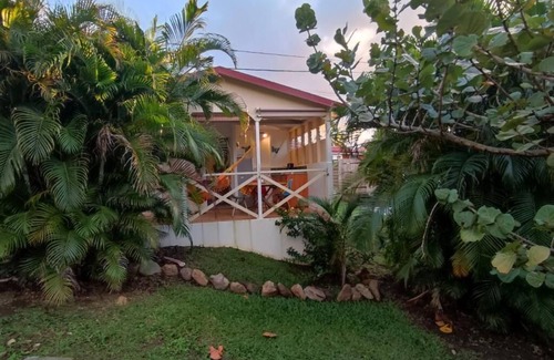 Bouillante Ski Chalet | Inviting Bungalow Ti Papiyon with Pool near Malendure Beach