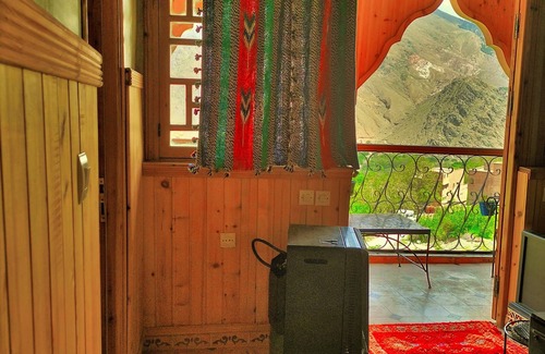 Imlil Apartment | GITE TIZI MIZIK: Family-Friendly Haven with Spa & Kitchen