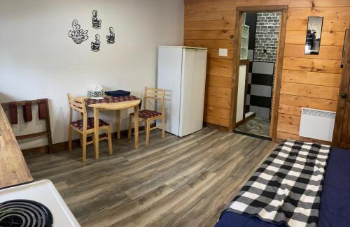 Lac-Bouchette Bed & Breakfast | Family-Friendly Gite Touristique Eaux Bons Vievents Awaits