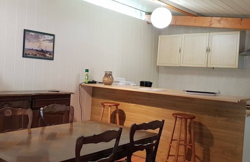Penne-d'Agenais Condo | GÎTE TOURNESOL: Family Retreat with Indoor Pool & Ocean Views