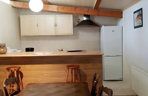 Penne-d'Agenais Condo | GÎTE TOURNESOL: Family Retreat with Indoor Pool & Ocean Views