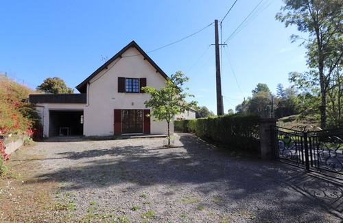 Tremouille Cottage | Discover Gite Trémouille: Family-Friendly Retreat with Spa