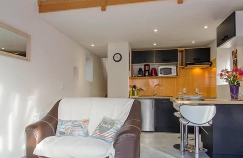 Crach Cottage | Gîte Ty Kergo: Your Tranquil Retreat by Morbihan Bay