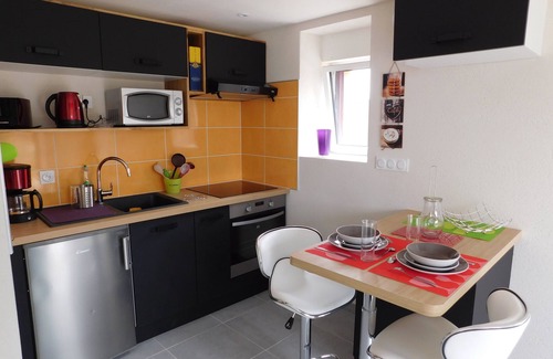 Crach Cottage | Gîte Ty Kergo: Your Tranquil Retreat by Morbihan Bay