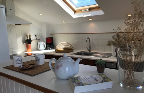 Plougasnou House | Gite "TY LOUZOU" with Panoramic View & Pet-Friendly Amenities