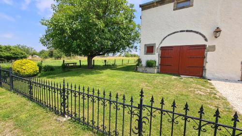 Voisey Apartment | Discover Gite une belle Histoire: 9.4/10 & Pet Friendly