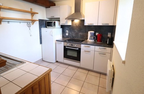 Valuejols Cottage | Gite Valuéjols: Family-Friendly Retreat with Kitchen & Pets