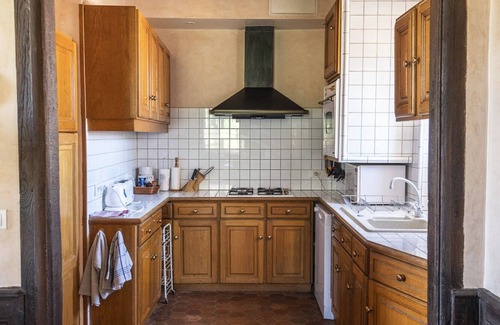 Asquins House | Gite Vauban: Family-Friendly Retreat with Spa and Ocean Views