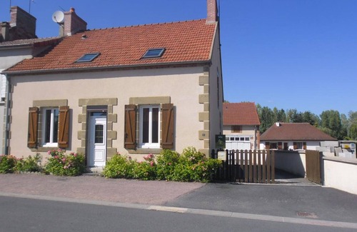 Verneix Cottage | Relaxing Retreat at Gite Verneix with Spa and Pet-Friendly Amenities