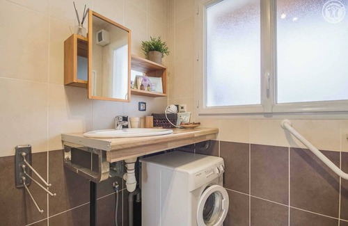 Myans Other | Cozy Gîte Vigne in Myans: Family-Friendly & Breakfast Included