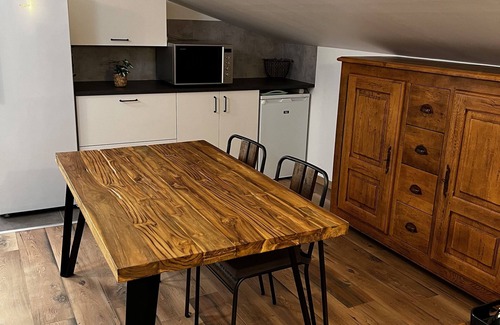 Saint-Martin-d'Ardeche Cottage | Discover GITE VILLA L'ABRI: Family-Friendly with Pool